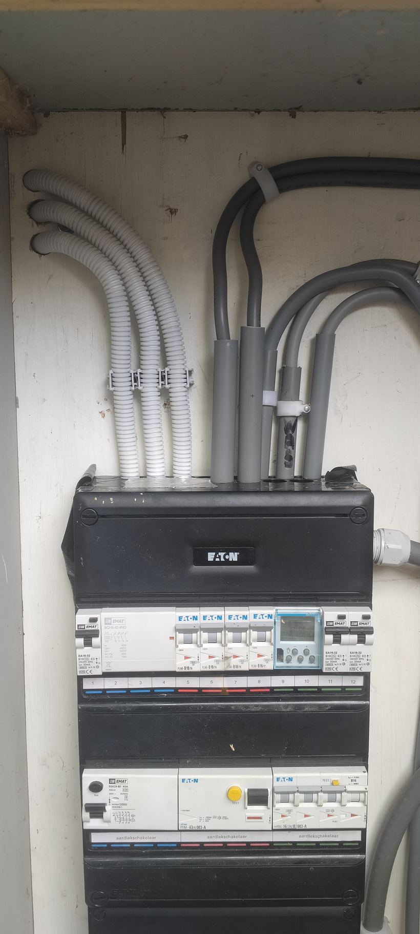 Groepenkast met tijdklok voor het opladen van elektrische boten